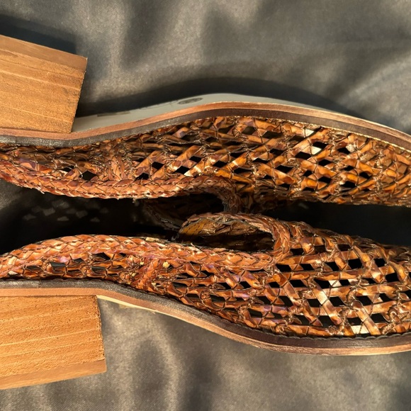 CHINESE LAUNDRY SLIDES - Picture 2 of 4